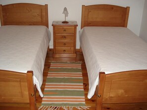 5 habitaciones, escritorio, tabla de planchar con plancha y wifi gratis 