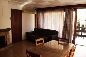 Televisie en een open haard