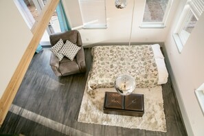 2 Schlafzimmer, Schreibtisch, Bügeleisen/Bügelbrett, Reisekinderbett