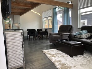 Smart TV - Bright and Open Modern Northeast Montavilla ADU (Portland)