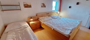 2 bedrooms, WiFi - Holiday apartment overlooking the Grimming (Bad Mitterndorf)