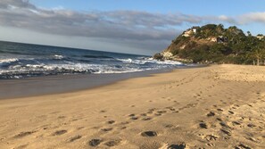 In Strandnähe, Liegestühle, Strandtücher