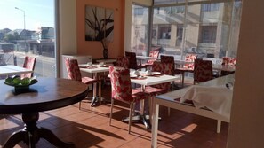 Daily continental breakfast (AOA 200000 per person)
