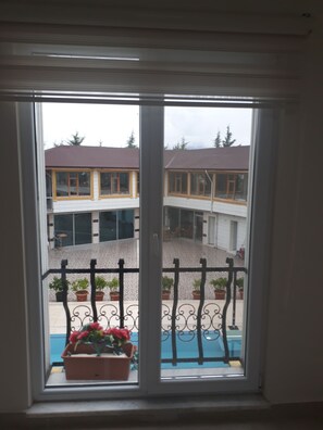 Habitación familiar | Vistas al patio