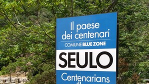 A sign for the Centenarians village in the Blue Zone country. - New!Peonia house in the mountains wonderful panorama (Sardinia) Last minute!26Lug-2LtCl (Seulo)