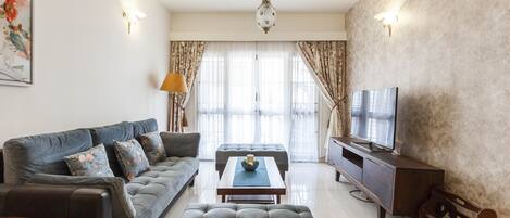 Flat-screen TV, Netflix, ping pong, books