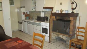 KylskÄp, mikrovÄgsugn, ugn och spishÀll