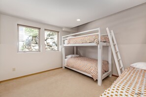 4 bedrooms, desk, iron/ironing board, travel cot