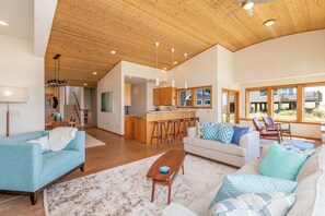 TV connectée, cheminée, jeux vidéo, livres