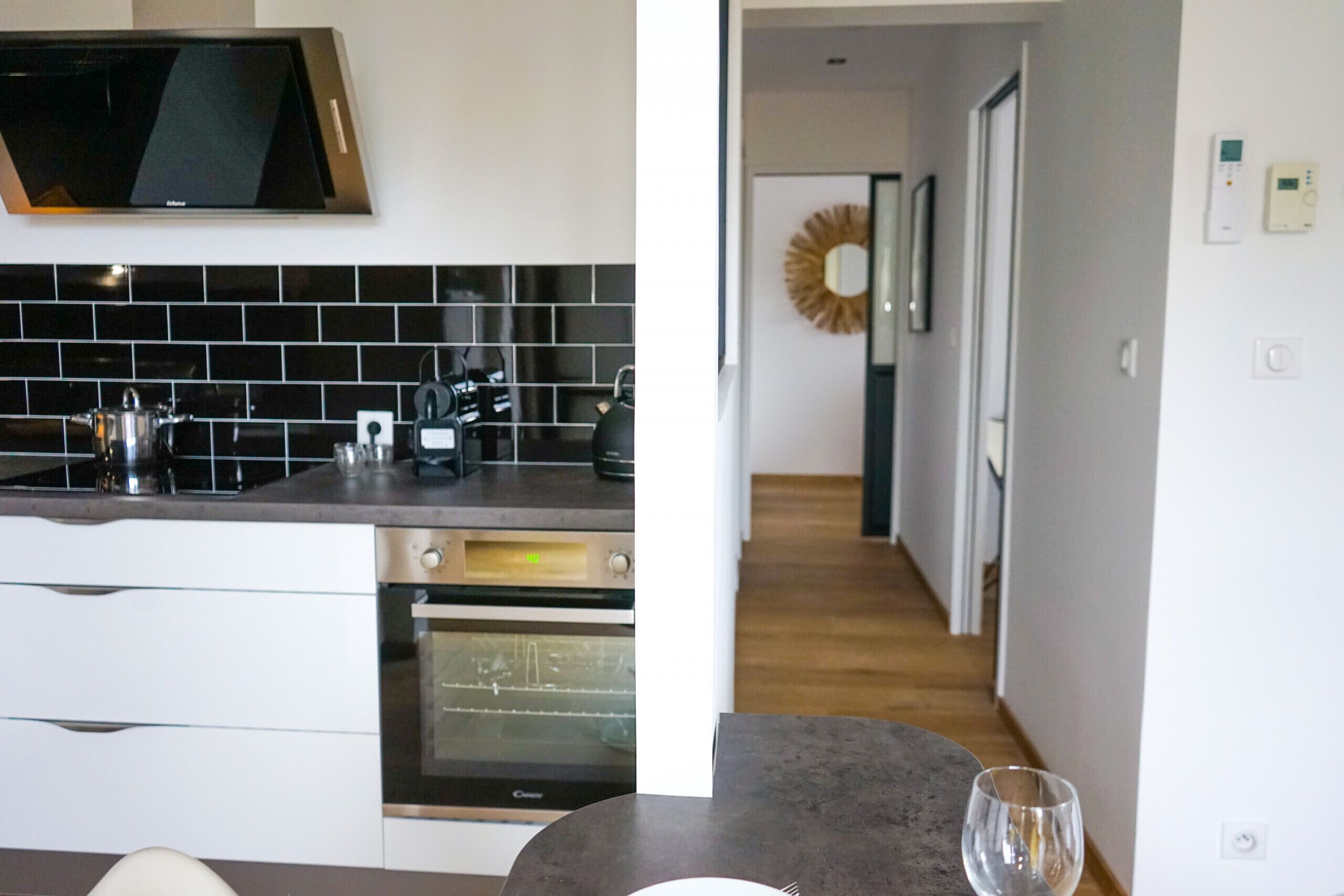 Geladeira, micro-ondas, fogão, lava-louças