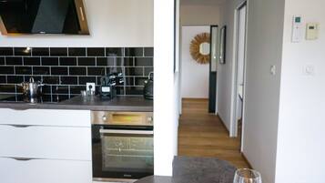 Geladeira, micro-ondas, fogão, lava-louças