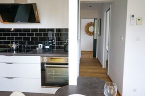 Réfrigérateur, micro-ondes, four, lave-vaisselle