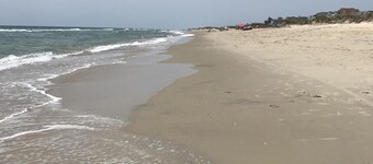 In The Heart of Hatteras Village. Close to Beach, Restaurants and Marinas.