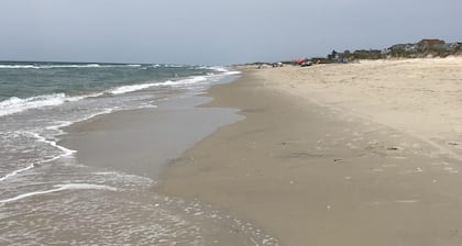 In The Heart of Hatteras Village. Close to Beach, Restaurants and Marinas.