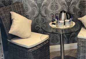 Luxury Twin Room, 2 Twin Beds | Living area | 42-inch Smart TV with digital channels, TV - Willow Lodge Hambleton (Poulton-le-Fylde)