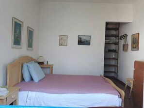 5 bedrooms, iron/ironing board, bed sheets - Sun and sea in the summer! (Centro Itanhaém)