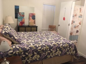 3 slaapkamers, een strijkplank/strijkijzer, wifi, beddengoed