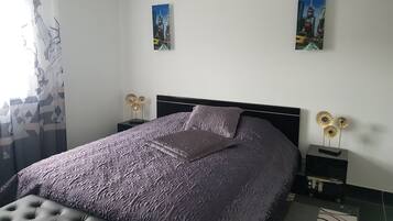 3 chambres, fer et planche Ă repasser, Wi-Fi, draps fournis