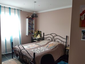 3 chambres, fer et planche Ă repasser, Wi-Fi, draps fournis