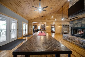Interior - Riverhawk at Lazy River Retreat on Mt Fork River (Broken Bow)