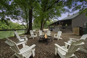 Terrace/patio - Riverhawk at Lazy River Retreat on Mt Fork River (Broken Bow)