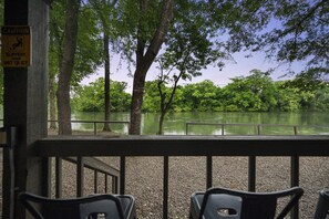 Property grounds - Riverhawk at Lazy River Retreat on Mt Fork River (Broken Bow)