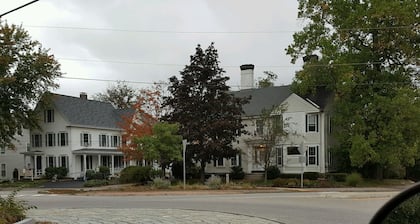 The Fifer Davis House. Circa 1760.We cater to traveling nurses!