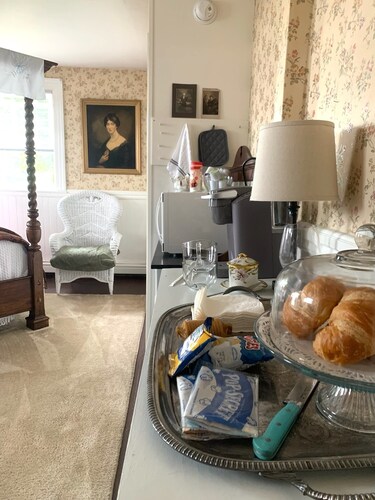 The Fifer Davis House.  Circa 1760.We cater to traveling nurses!