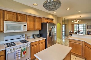 Fridge, microwave, stovetop, dishwasher