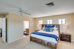 3 bedrooms, desk, iron/ironing board, Internet