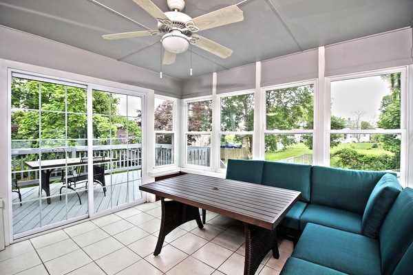 Smart TV, Netflix, Hulu, streaming services