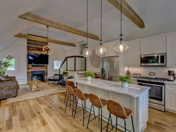 冰箱、微波炉、烤箱、炉灶