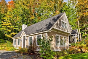 Exterior - King Hill Cottage by Sunapee Stays - Fireplace, Kids Nook, Mount Sunapee (New London)