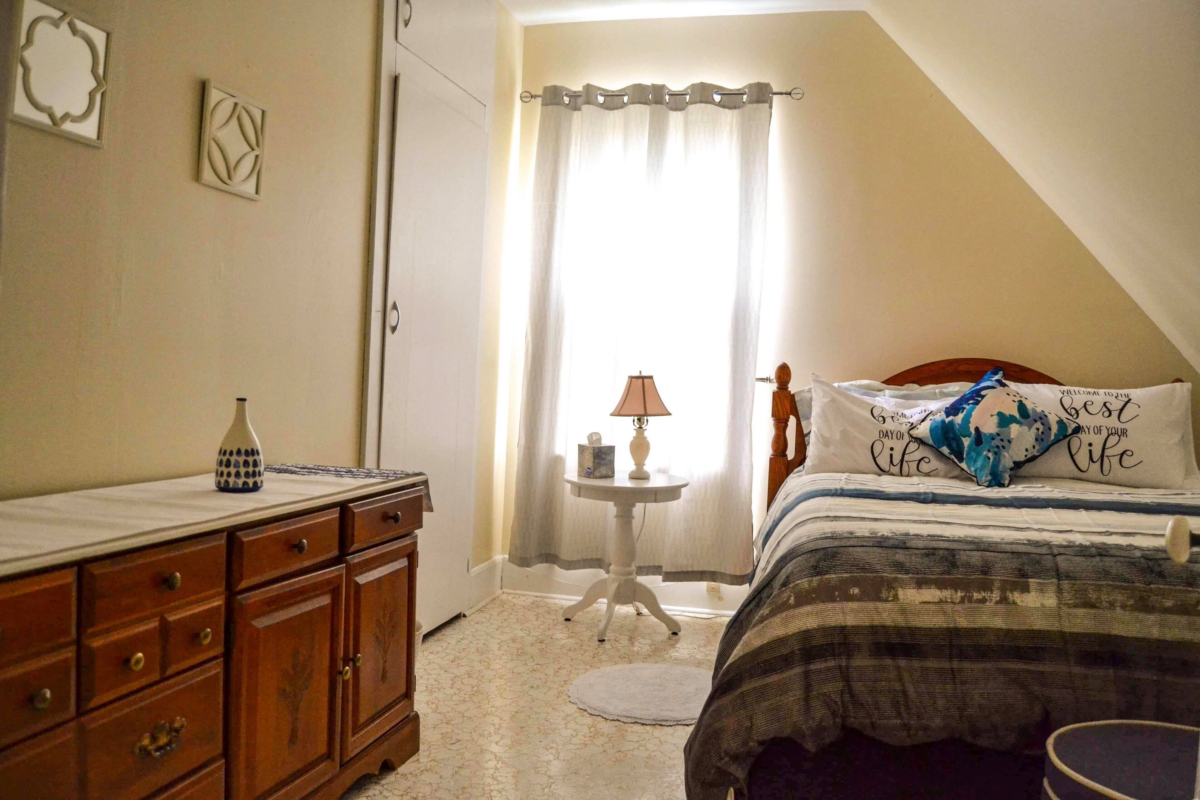 4 bedrooms, iron/ironing board, WiFi (free), bed sheets