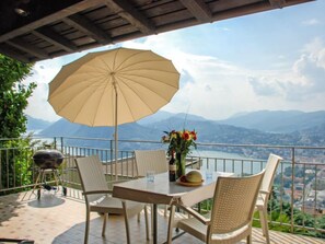 Outdoor dining - Nido di Rondine by Interhome (Aldesago)