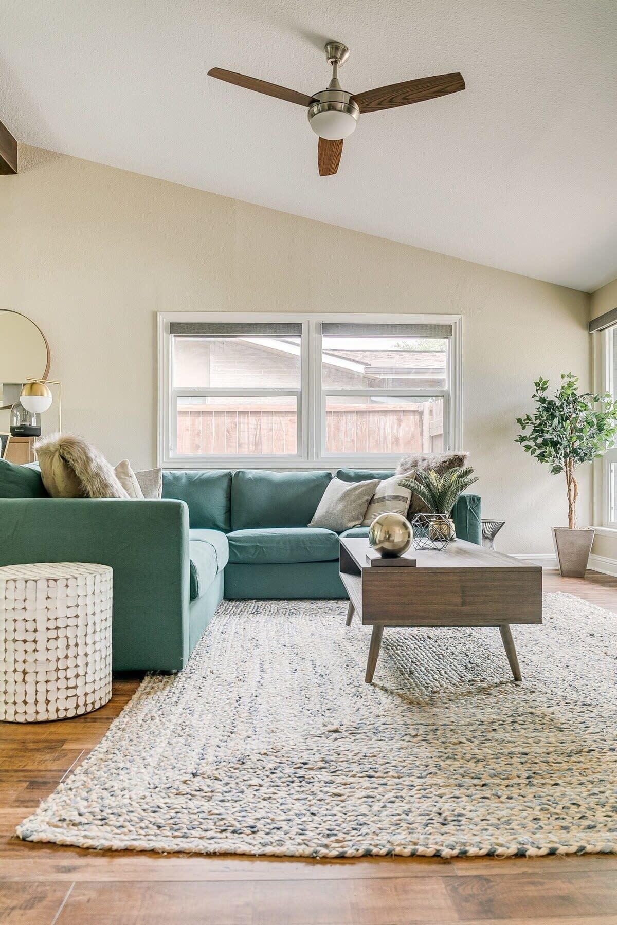 Fernseher, Stereoanlage, Arbeitsbereiche