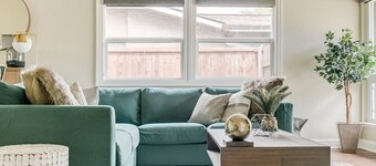 4-BD/3-BA Chic Timeless Elegance - 15 Mins to DT