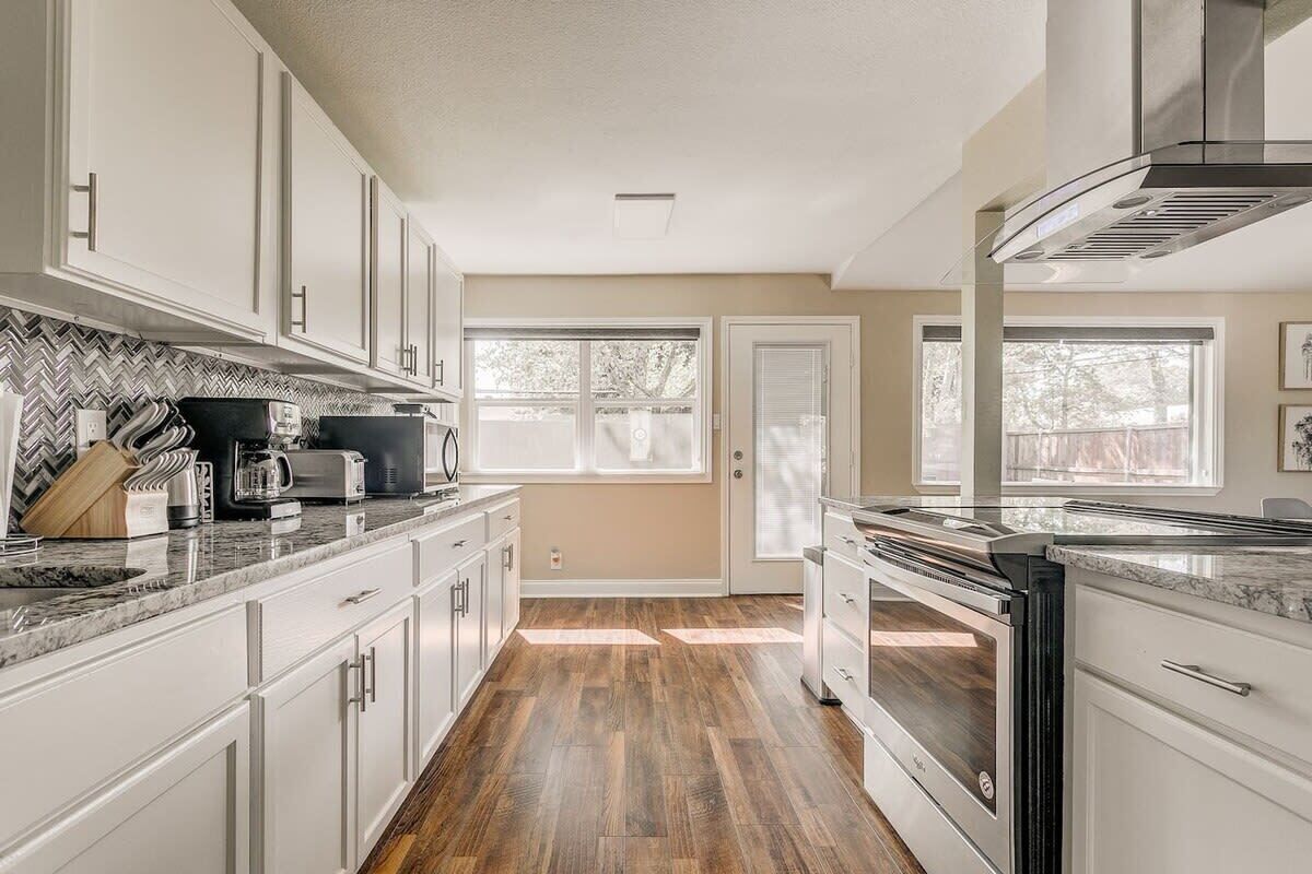 Refrigerador, microondas, horno y parrilla de estufa 