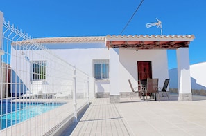 Unclassified image, 4 of 34, button