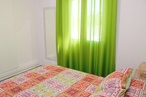 2 bedrooms, iron/ironing board, bed sheets