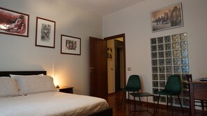 2 Schlafzimmer, Zimmersafe, Schreibtisch, schallisolierte Zimmer