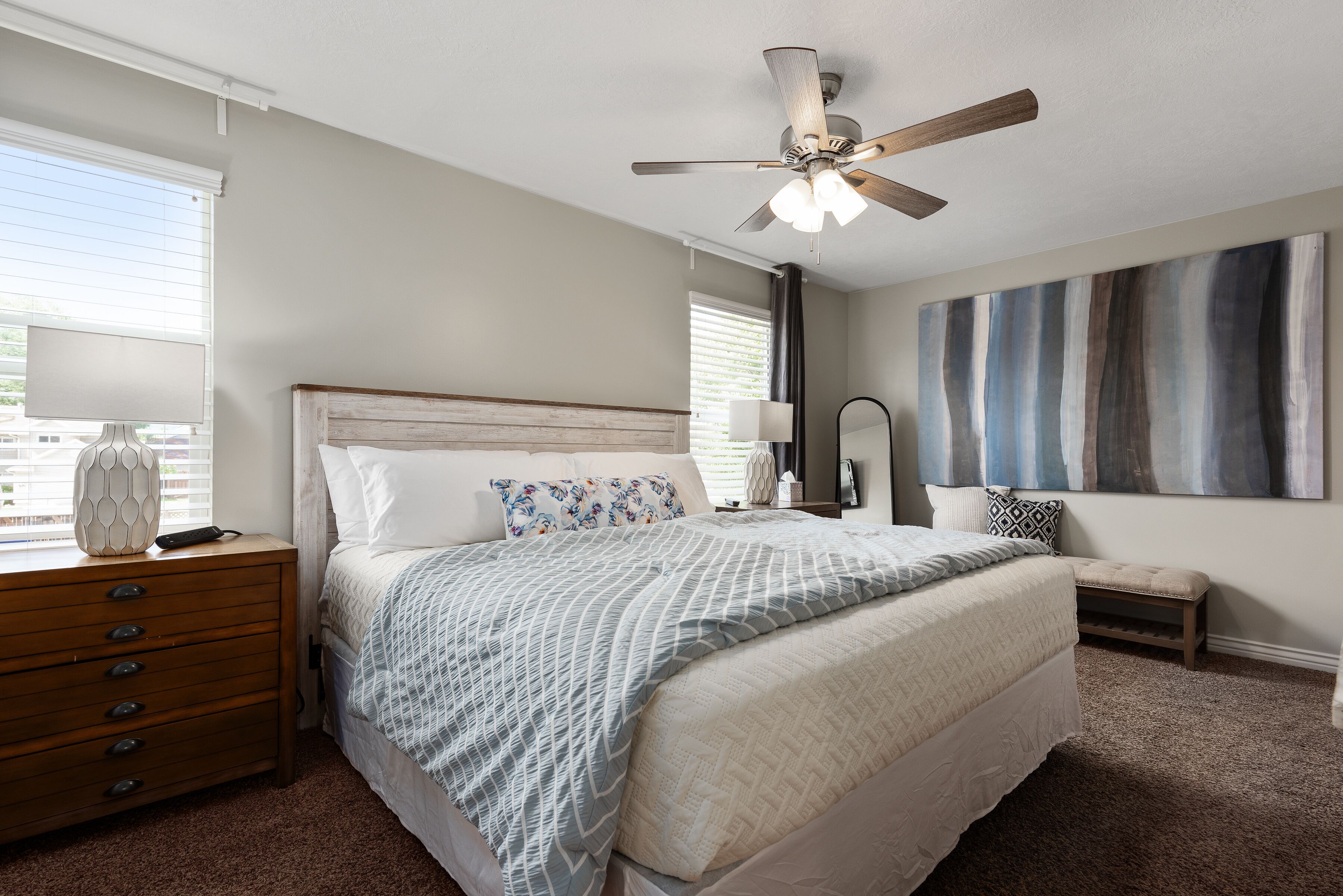 4 bedrooms, desk, iron/ironing board, travel crib