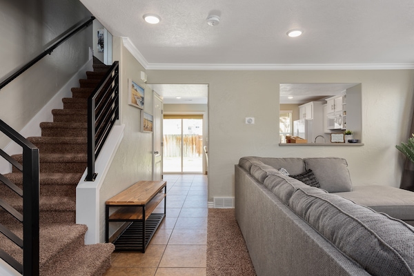 Smart TV, fireplace, DVD player, books