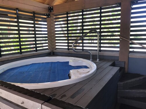 Cozy, updated 2 Bedroom / 2 Bathroom condo