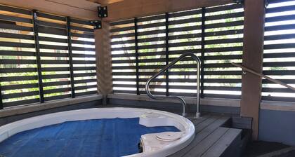 Cozy, updated 2 Bedroom / 2 Bathroom condo