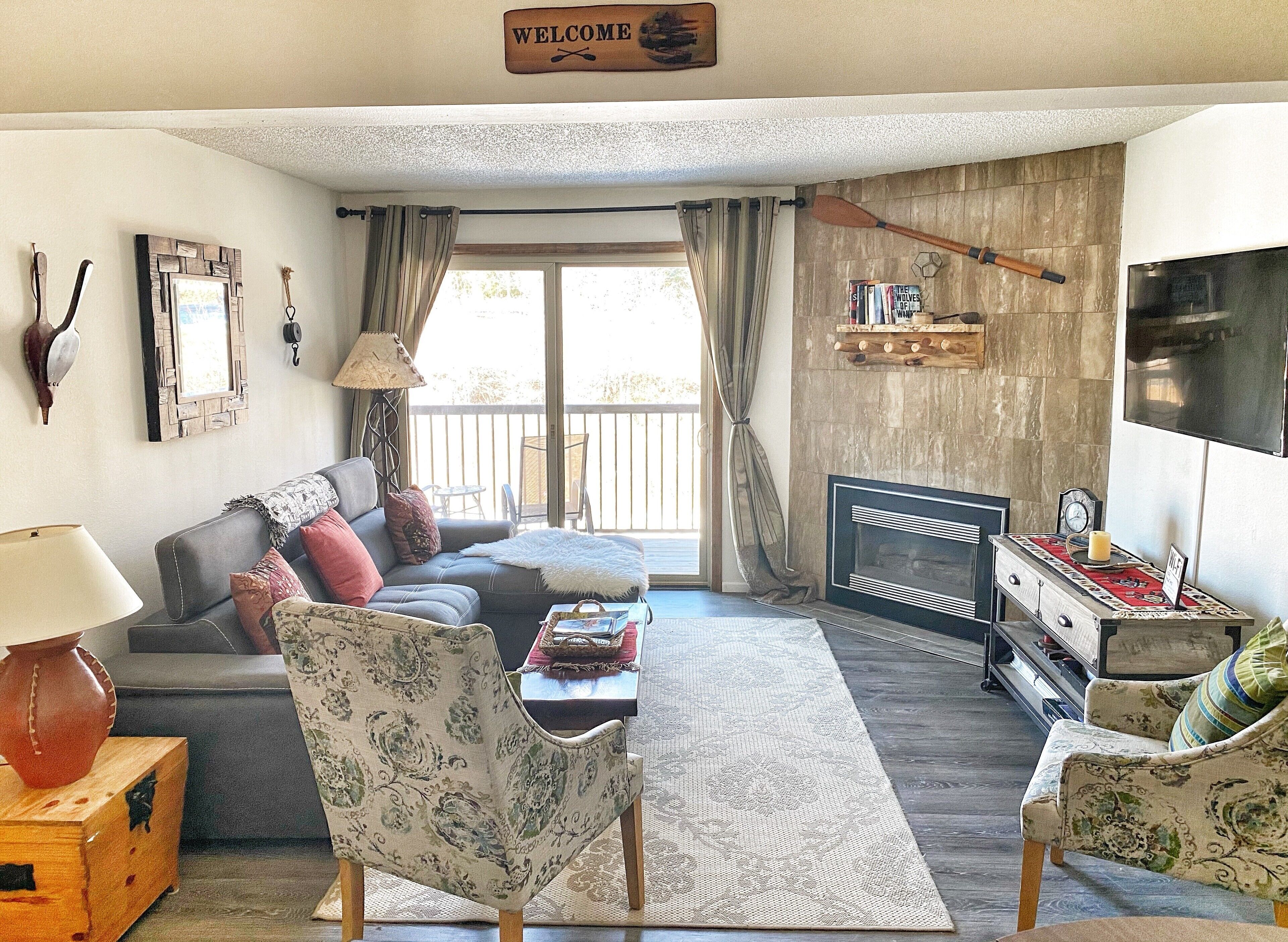 电视、壁炉、书