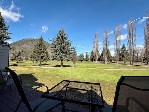 Glacier View Getaway: 2 miles from Park Entrance