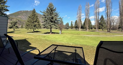 ** Nouvelle inscription ** Grand condo prĂšs de tout le parc national Glacier a Ă offrir!