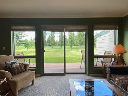 Glacier View Getaway: 2 miles from Park Entrance