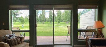 Glacier View Getaway: 2 miles from Park Entrance